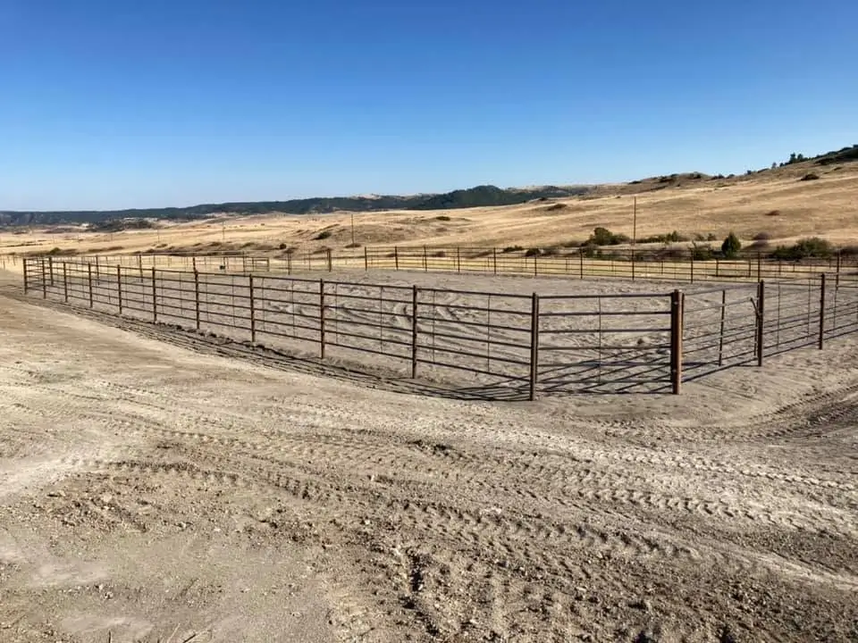 Livestock corral and working pen construction in Columbus, MT