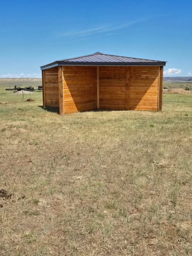 Livestock run-in shelter
